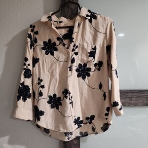 3/$15 Anthropologie Cream and Black Floral Button Down Shirt